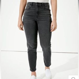 AE gray curvy mom jeans EUC